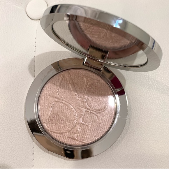 DIOR Nude Air Luminizer 002 - Picture 2 of 4